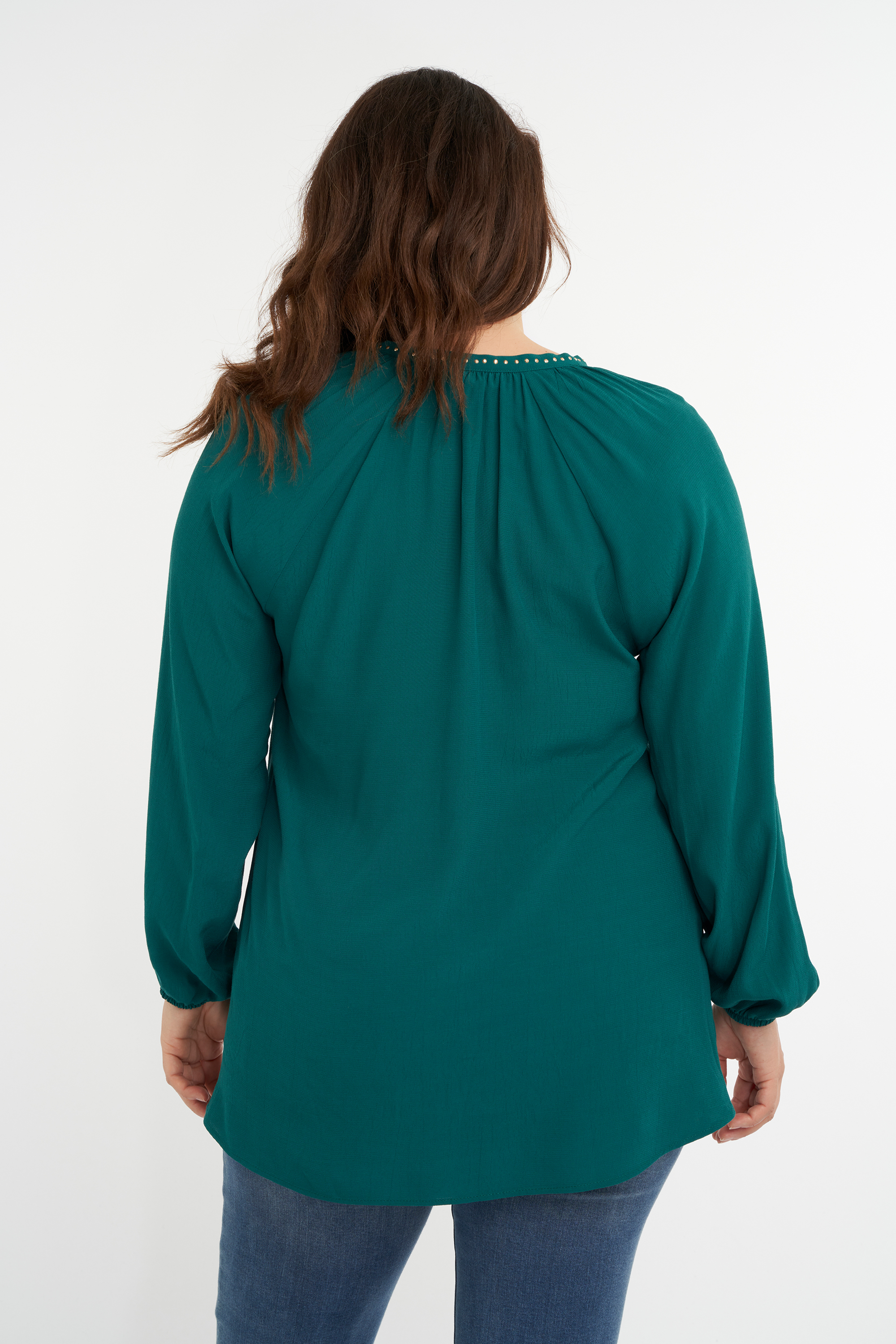 Blusa con tachuelas image number null