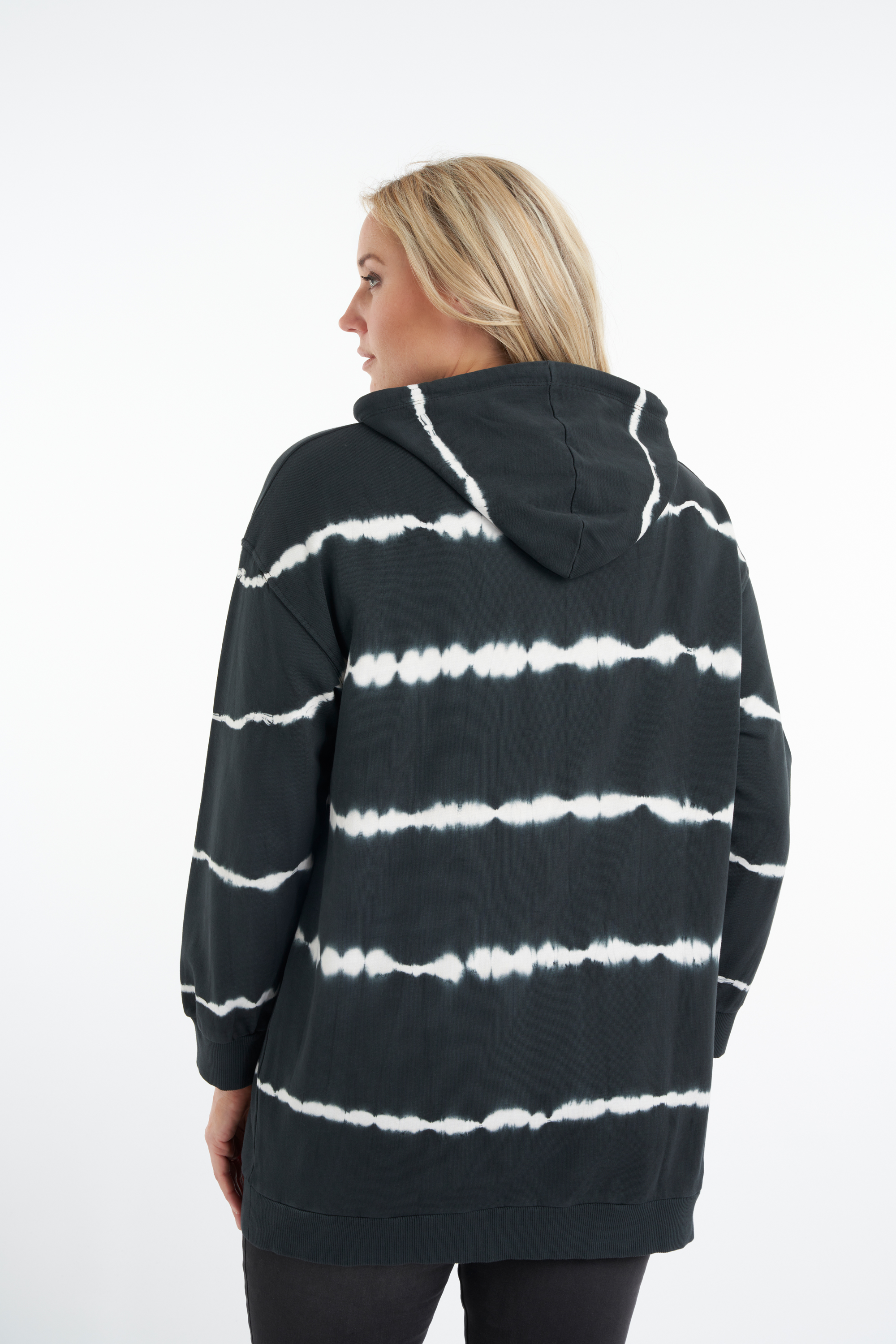Suéter con capucha con estampado tie dye image number 4