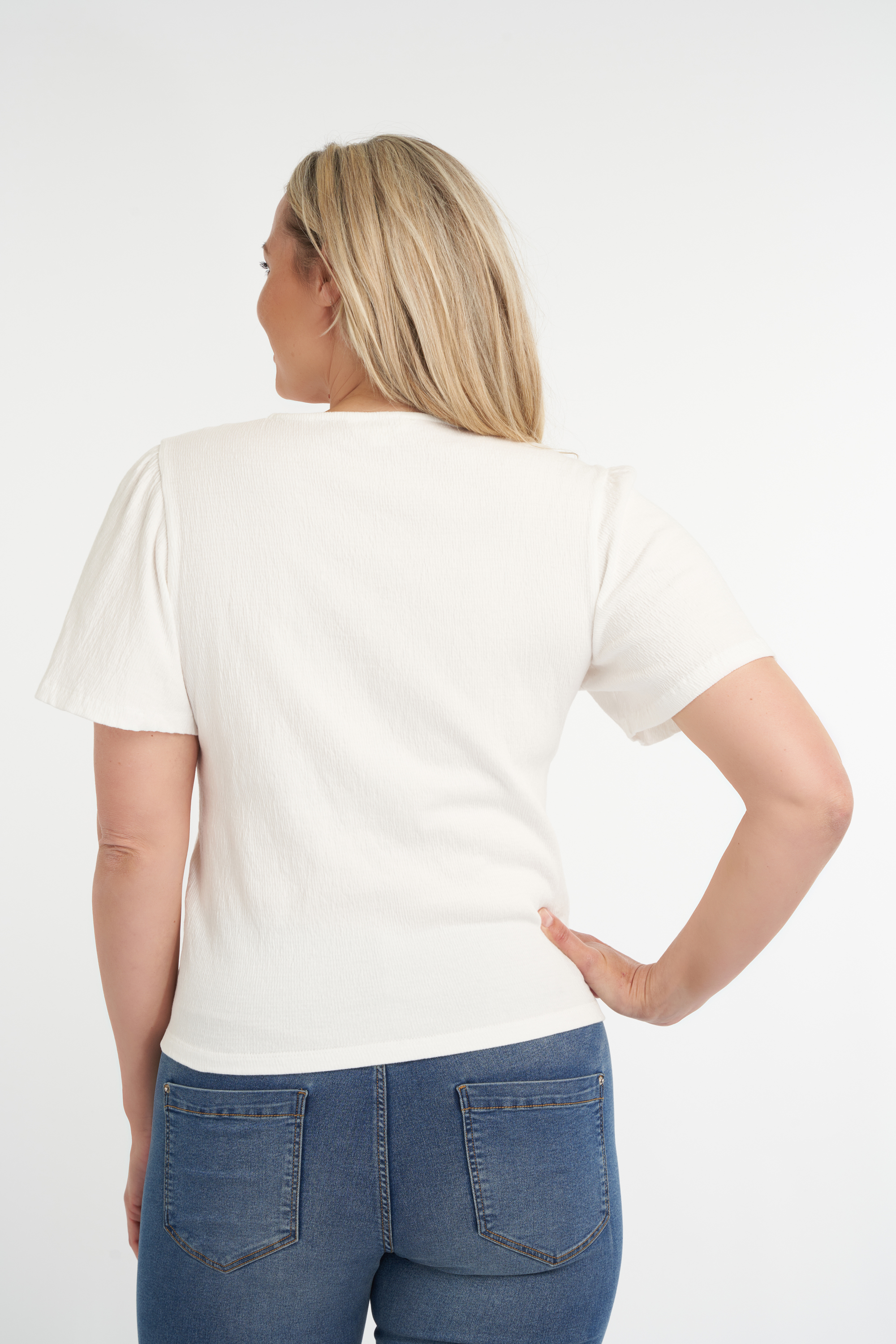Blusa con nudo image number null